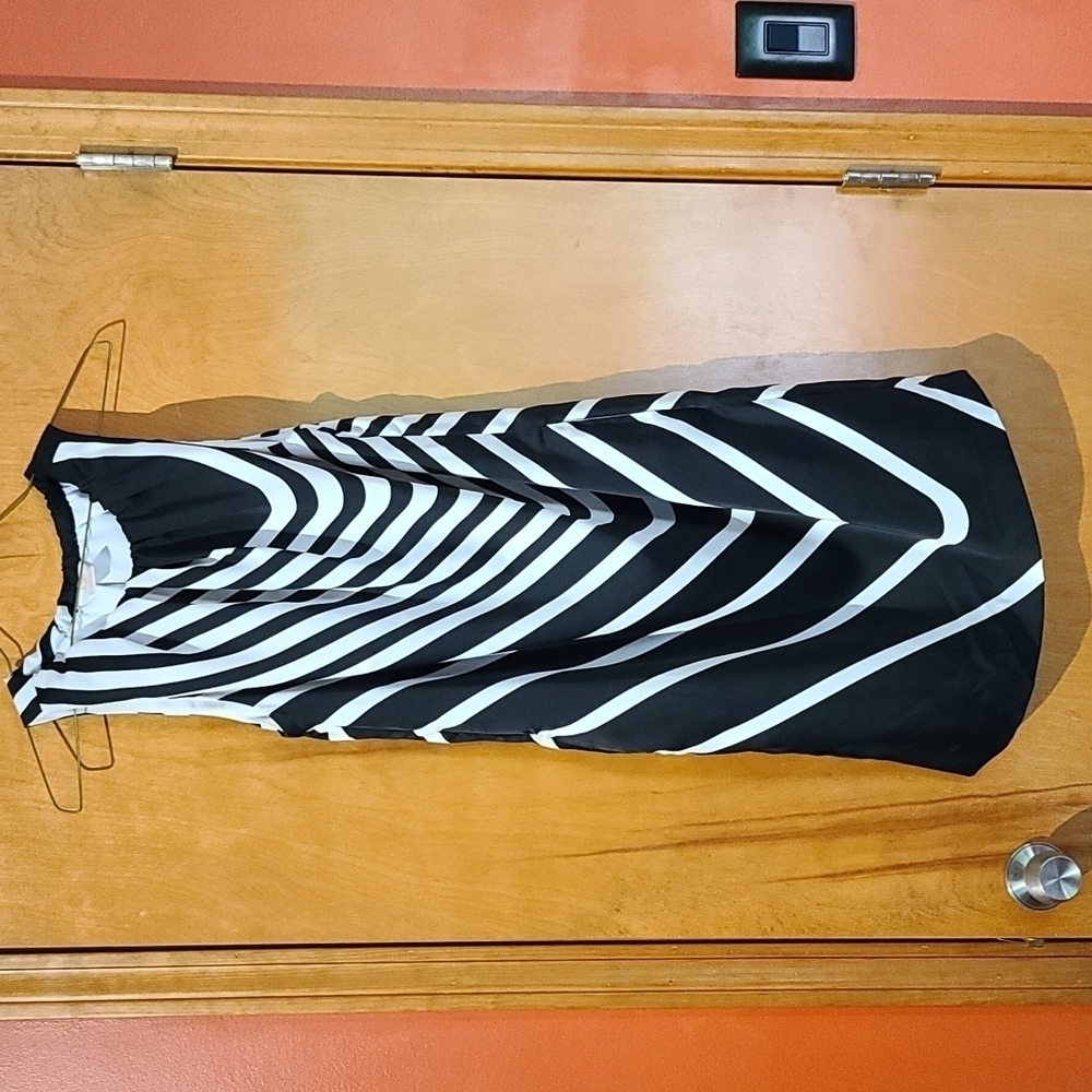 Joe Fresh brand black/white sz small dress